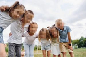 Flouter les visages des enfants ?